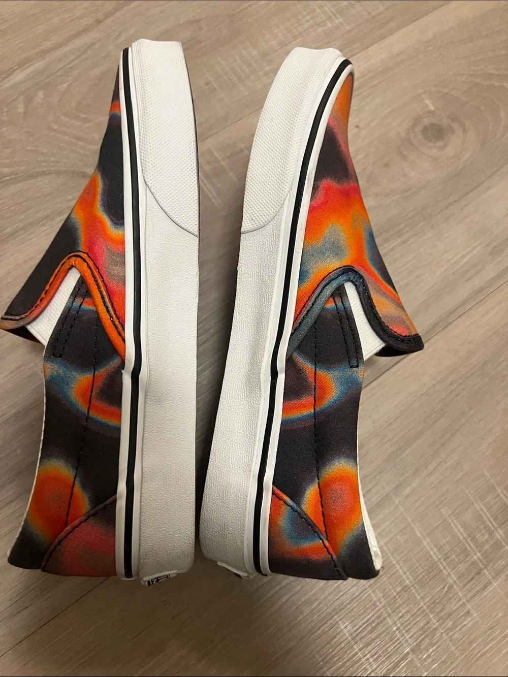 Vans Classic Slip-On Aura Size 6 edgy streetwear skater